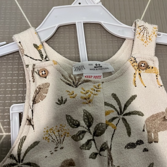 BNWT Zara 2-piece safari animal sweater and overall set - Picture 5 of 6